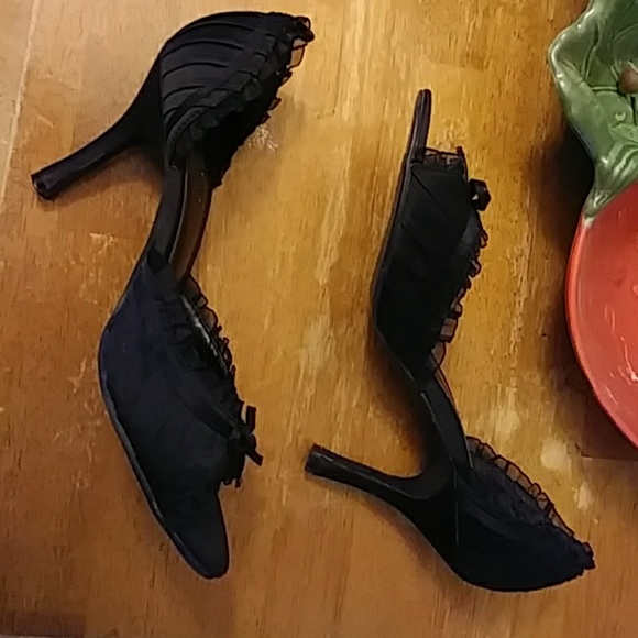Darling, ruffled little black shoe, sexy!!! - Picture 7 of 8